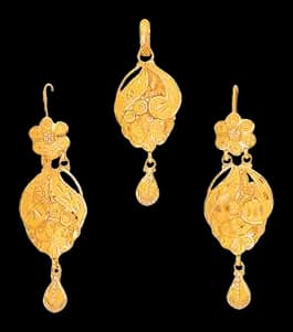 Gold Pendant Set
