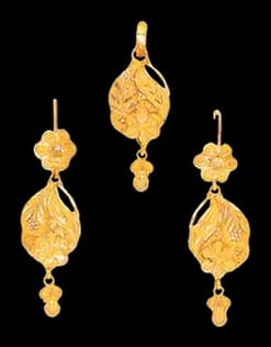 Gold Pendant Set