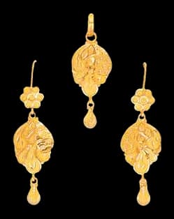 Gold Pendant Set