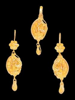 Gold Pendant Set